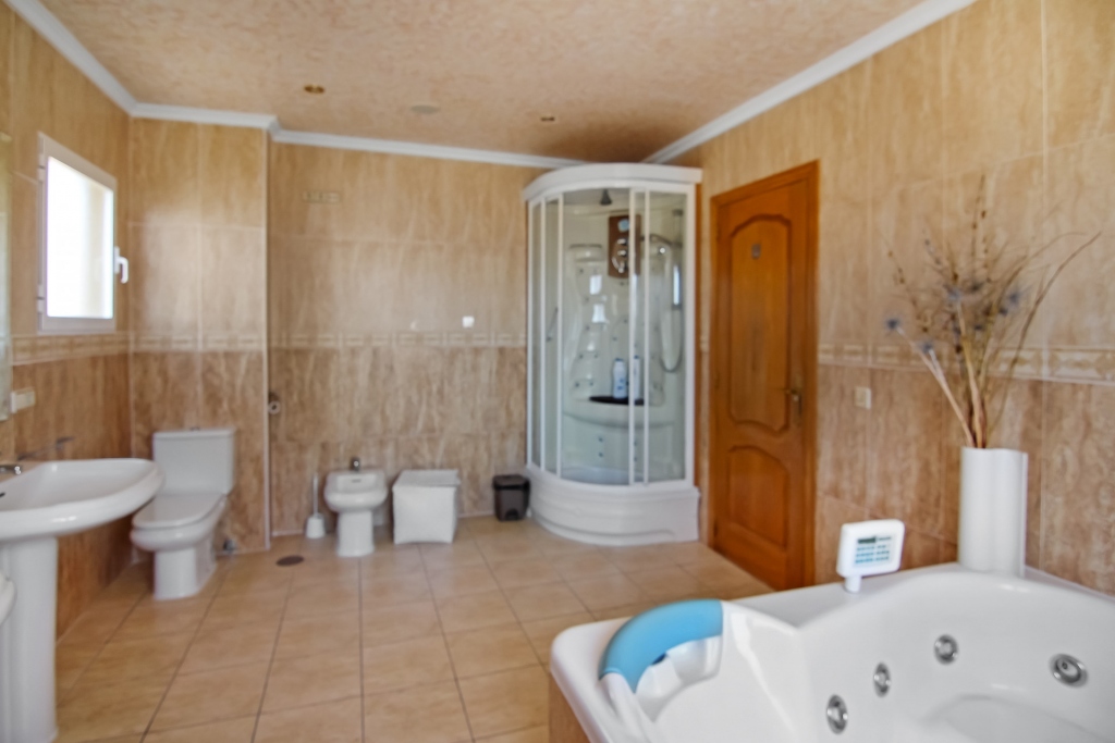 5 bed villa in Calp