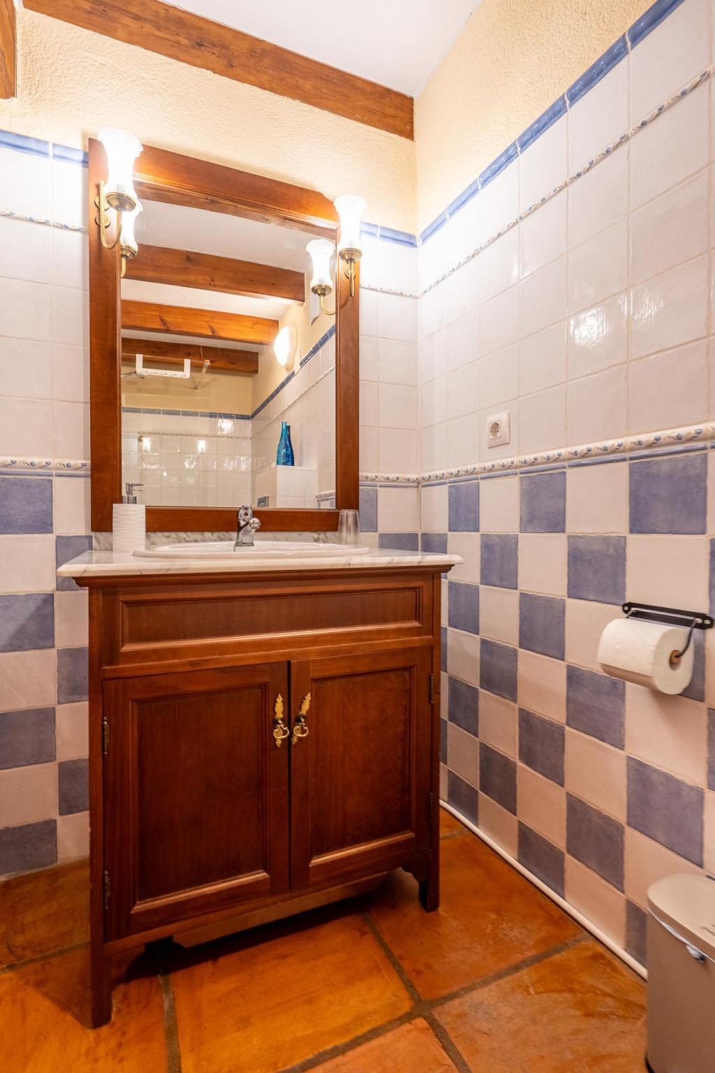 6 bed commercial_premises in Sagra