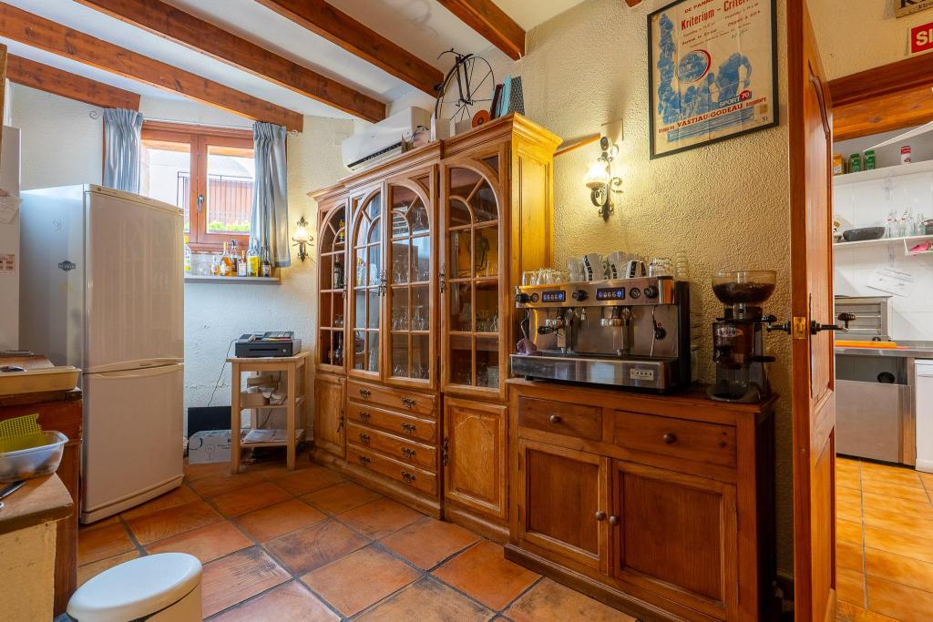 6 bed commercial_premises in Sagra