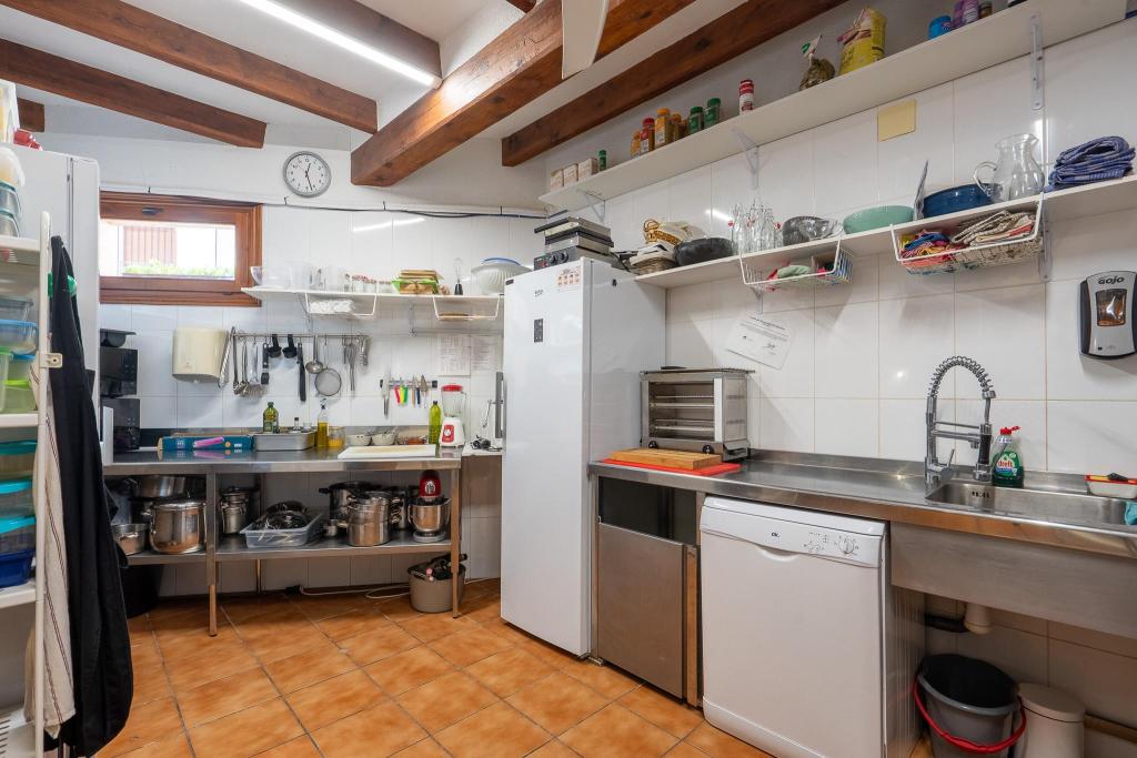 6 bed commercial_premises in Sagra