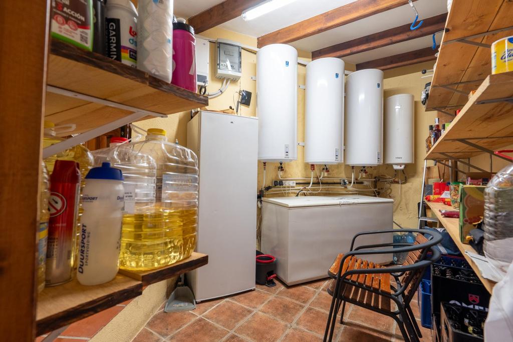 6 bed commercial_premises in Sagra
