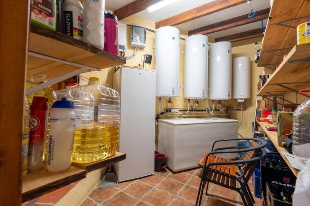 6 bed commercial_premises in Sagra