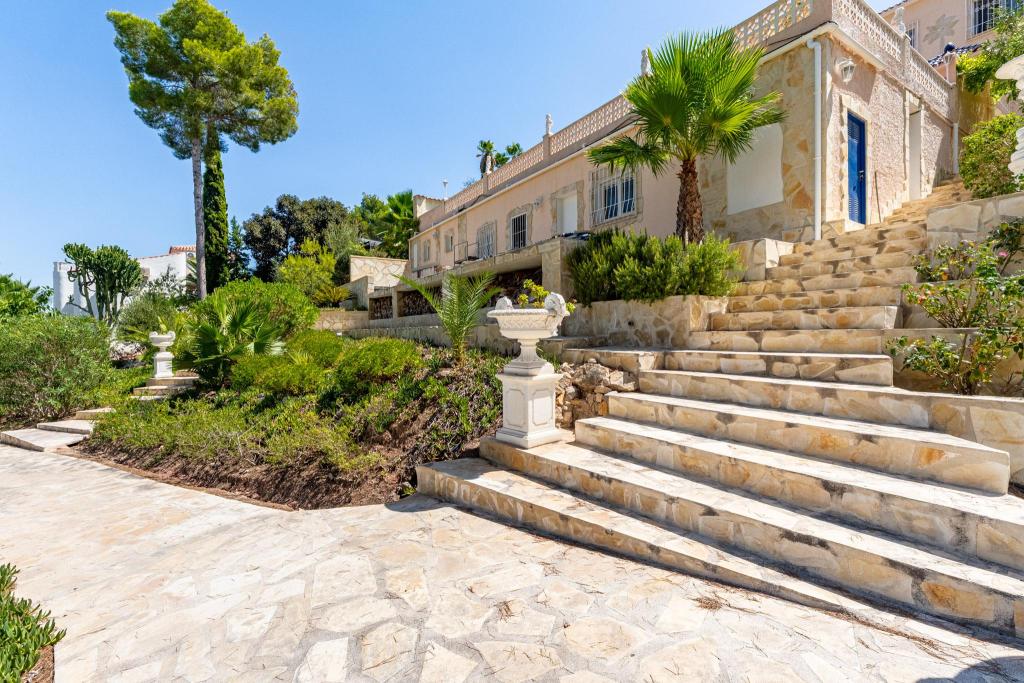 5 bed villa in Alfaz del Pi