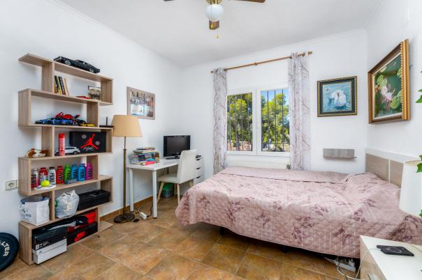 5 bed villa in Alfaz del Pi