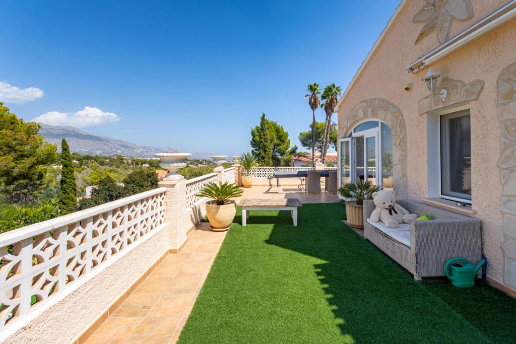 5 bed villa in Alfaz del Pi