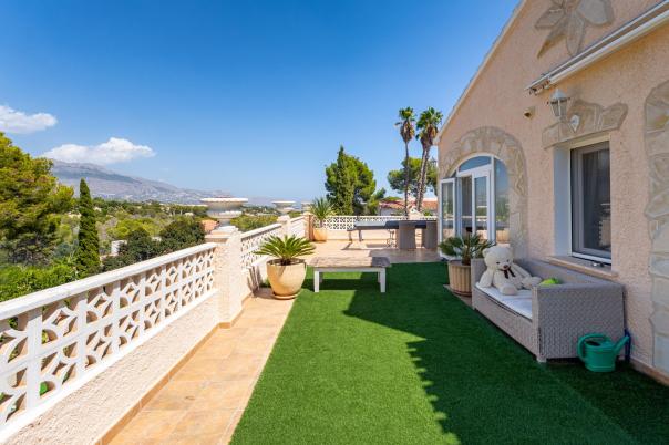 5 bed villa in Alfaz del Pi