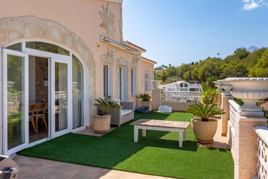 5 bed villa in Alfaz del Pi