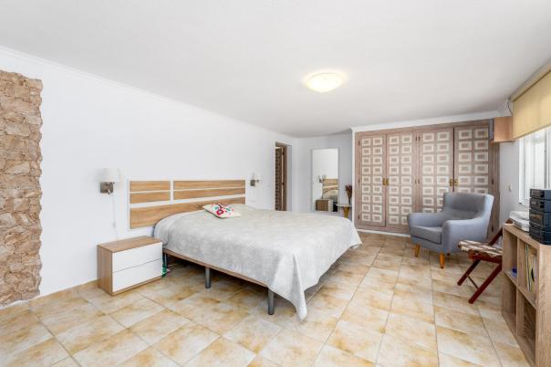 5 bed villa in Alfaz del Pi