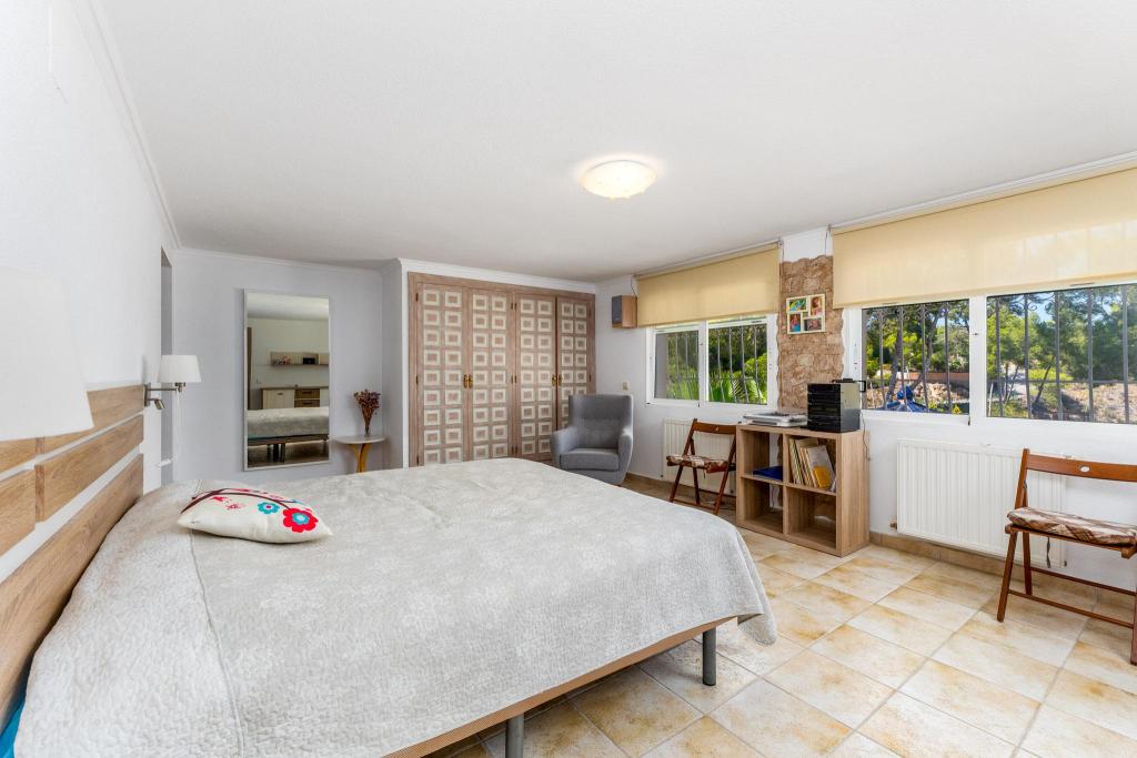 5 bed villa in Alfaz del Pi