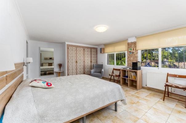 5 bed villa in Alfaz del Pi