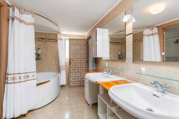 5 bed villa in Alfaz del Pi