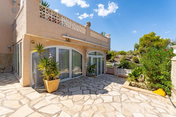 5 bed villa in Alfaz del Pi