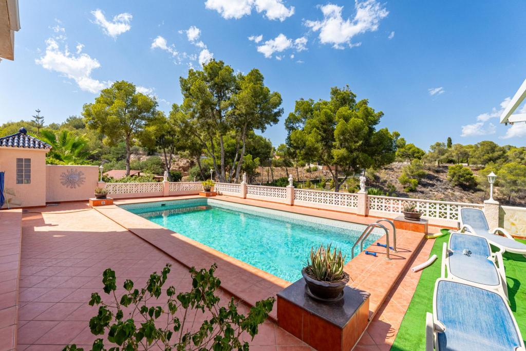 5 bed villa in Alfaz del Pi