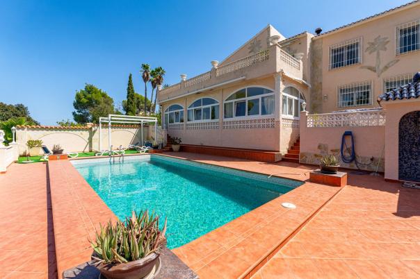 5 bed villa in Alfaz del Pi