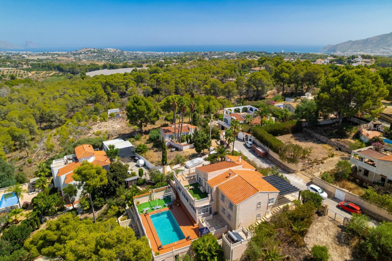 5 bed villa in Alfaz del Pi