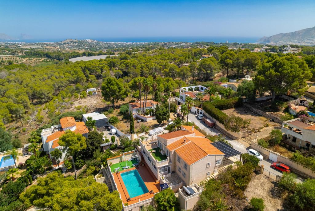 5 bed villa in Alfaz del Pi