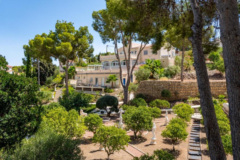 5 bed villa in Alfaz del Pi