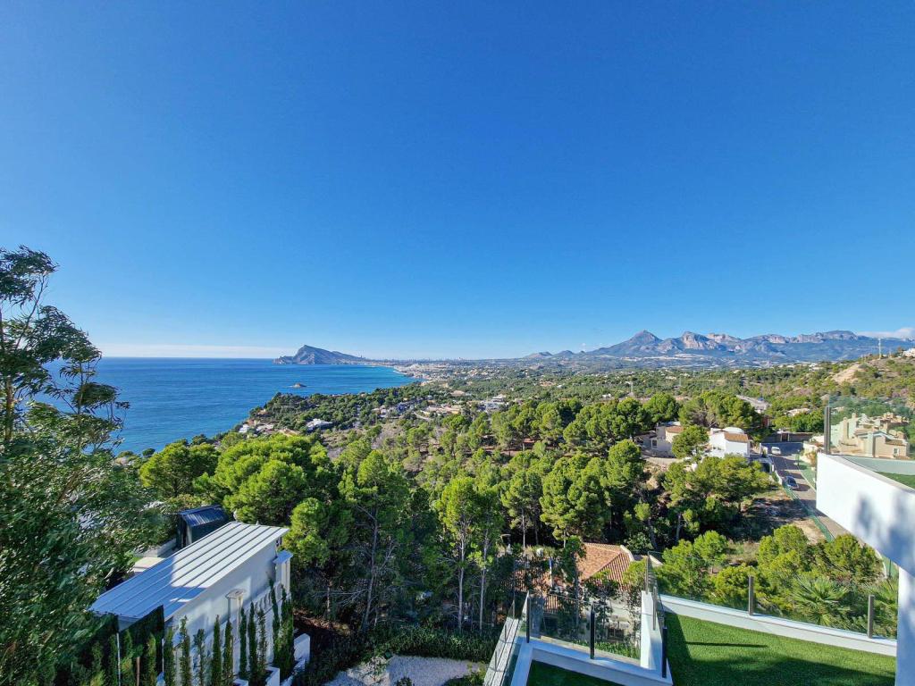 5 bed villas in Altea