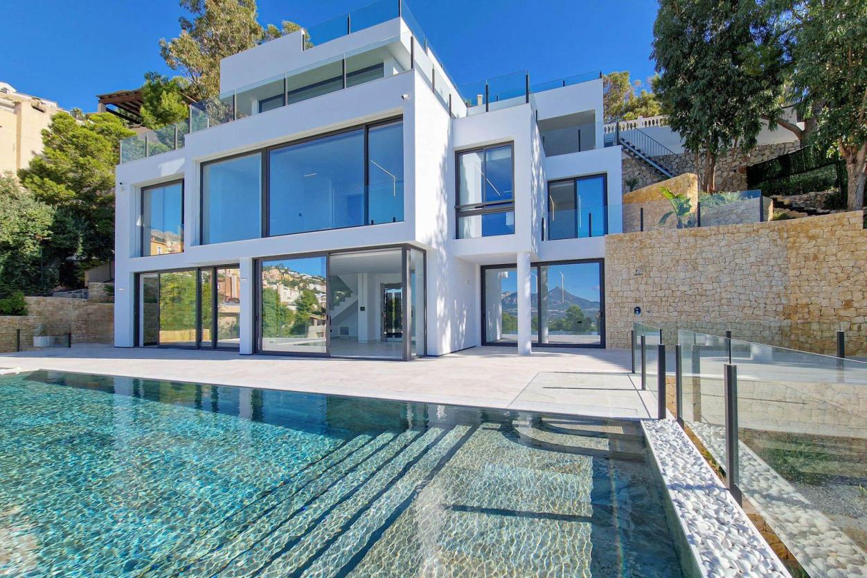 5 bed villas in Altea