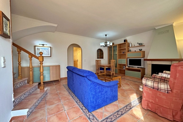 4 bed semi_detached_house in Benitachell