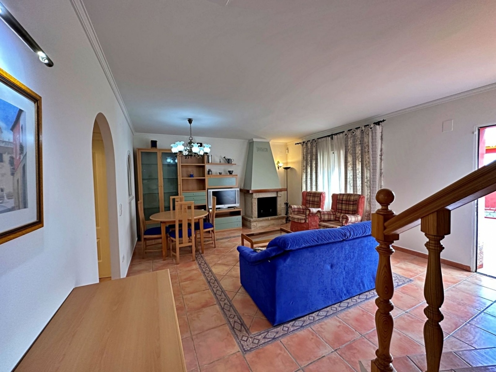 4 bed semi_detached_house in Benitachell