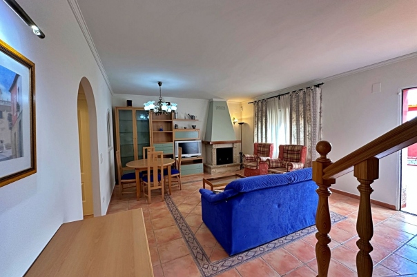 4 bed semi_detached_house in Benitachell