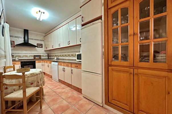 4 bed semi_detached_house in Benitachell