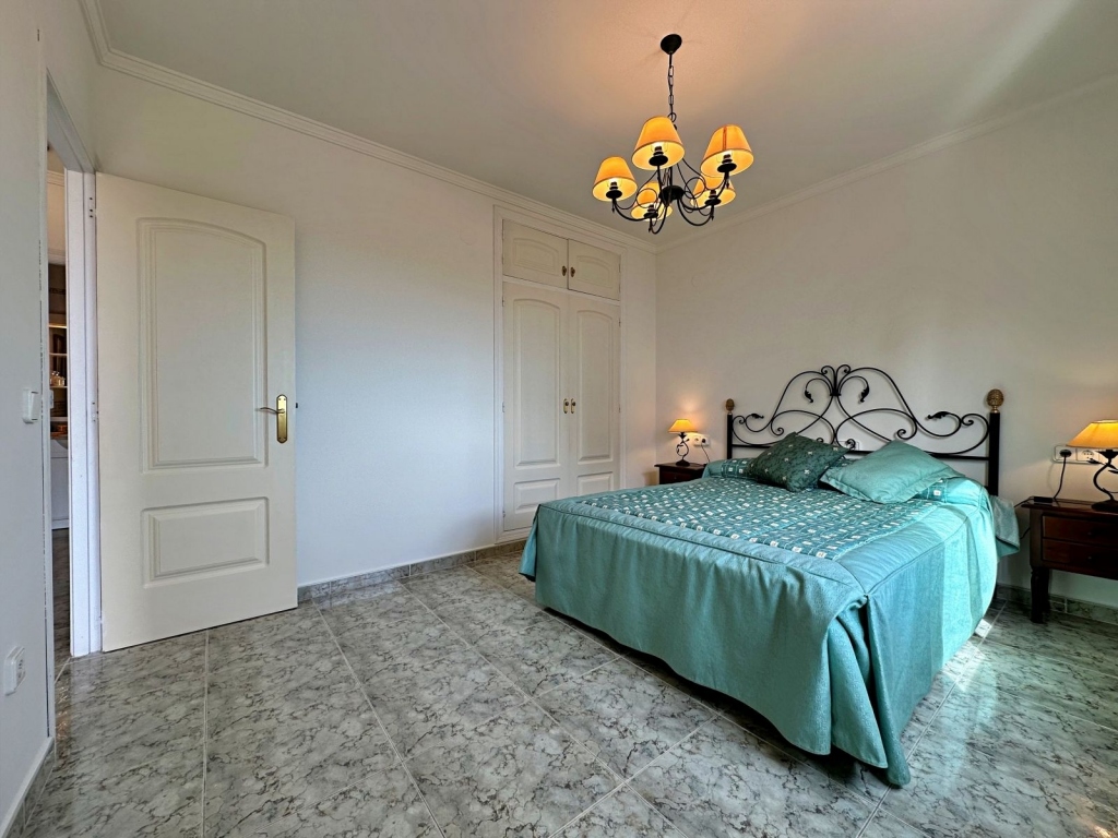 4 bed semi_detached_house in Benitachell