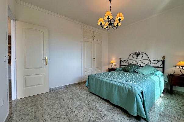4 bed semi_detached_house in Benitachell