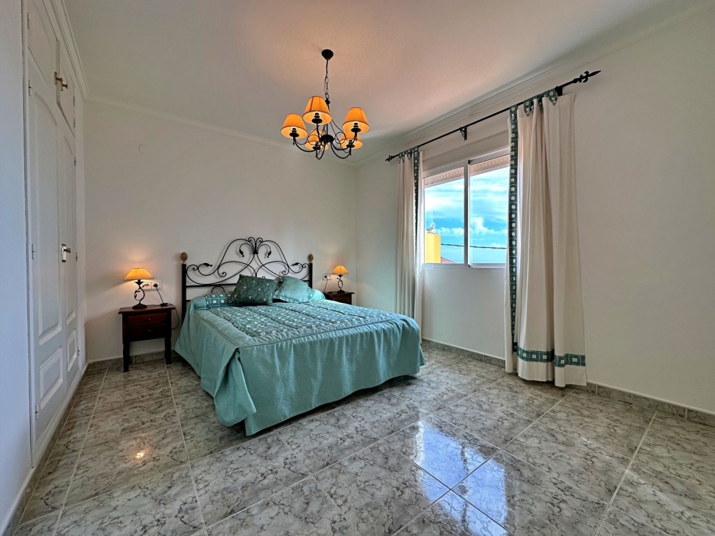 4 bed semi_detached_house in Benitachell