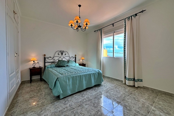 4 bed semi_detached_house in Benitachell