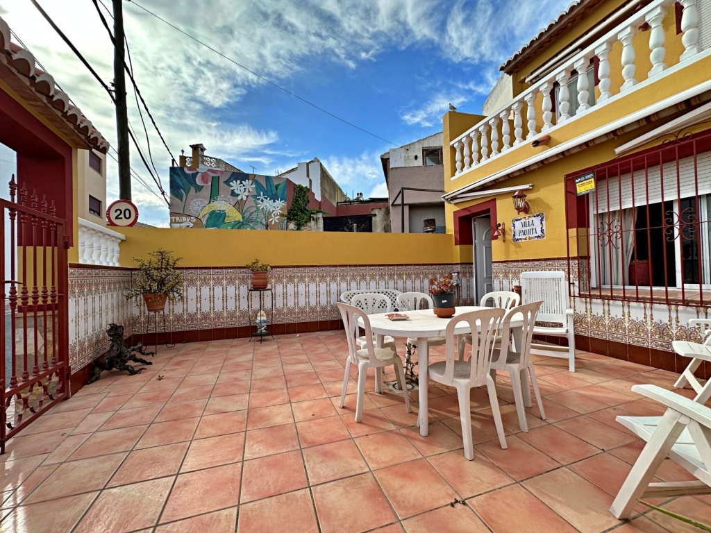4 bed semi_detached_house in Benitachell
