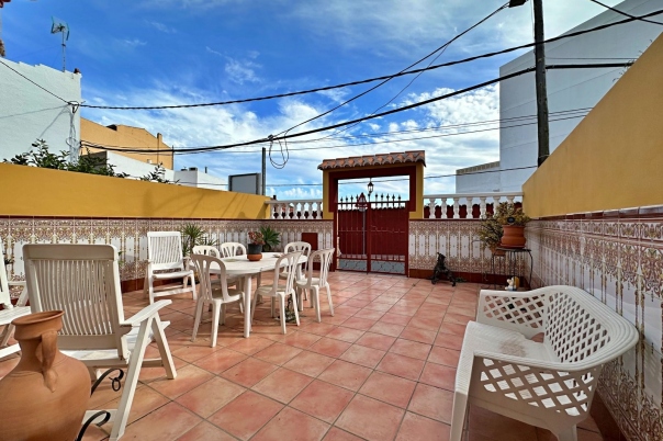4 bed semi_detached_house in Benitachell