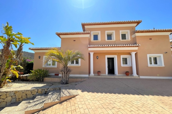 5 bed villa in Moraira