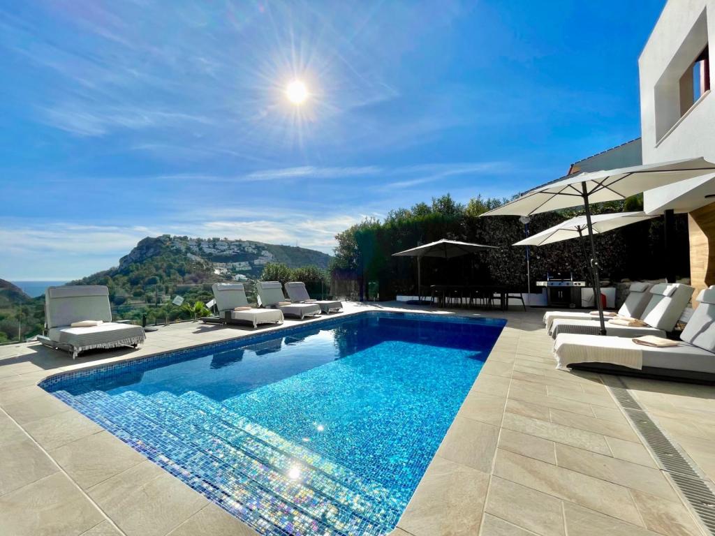 4 bed villas in Moraira