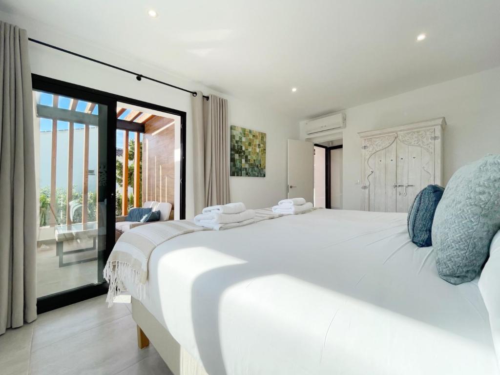 4 bed villas in Moraira