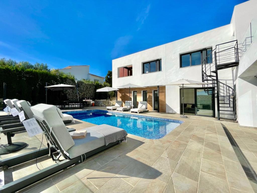 4 bed villas in Moraira