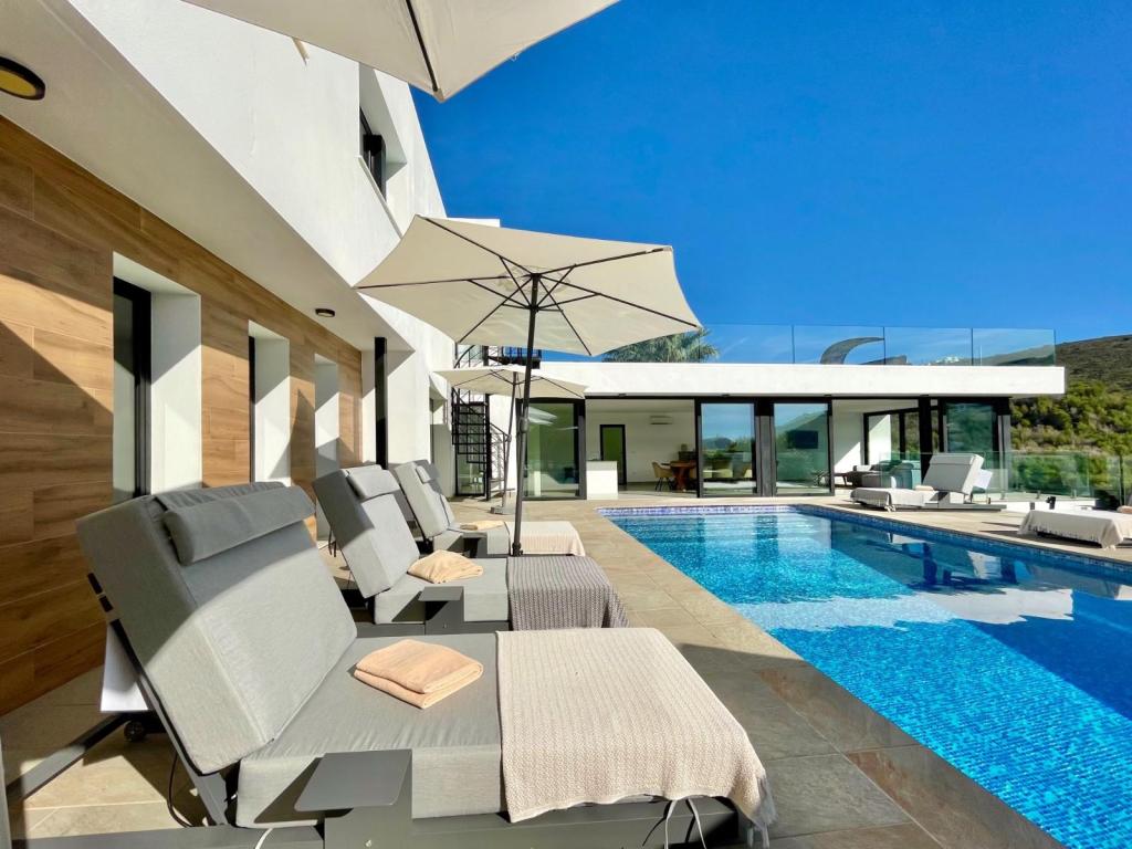 4 bed villas in Moraira