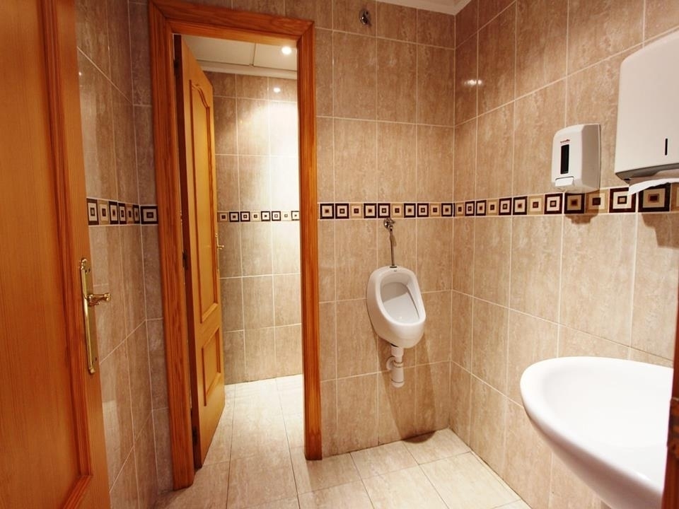4 bed commercial_premises in Orba