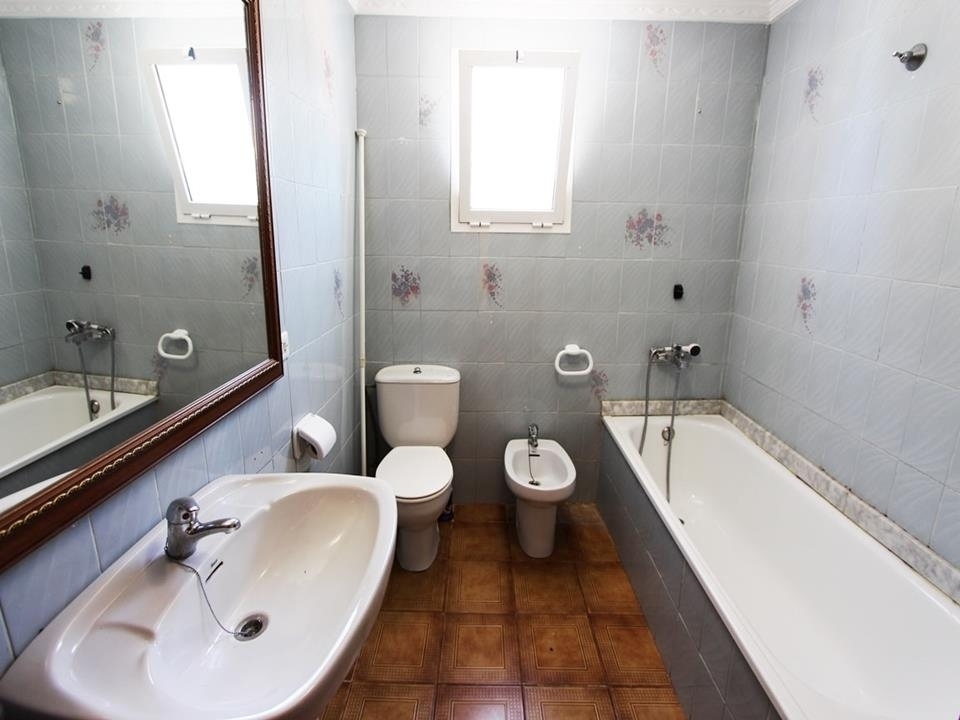 4 bed commercial_premises in Orba