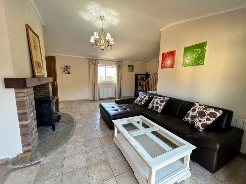 3 bed villa in Jalón