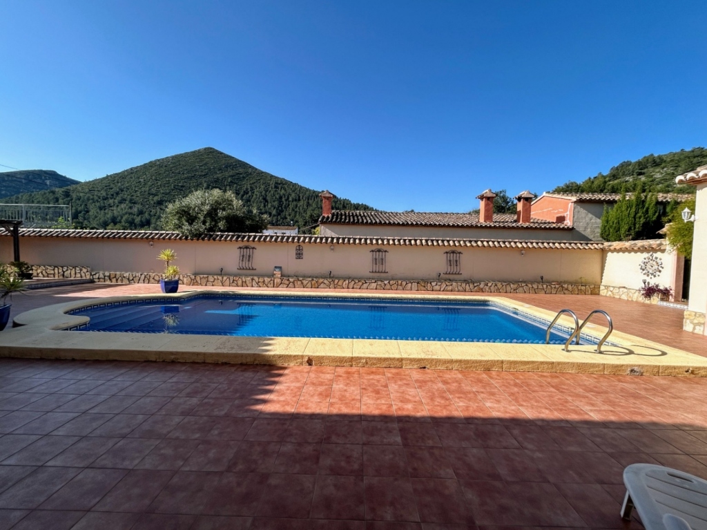 3 bed villa in Jalón