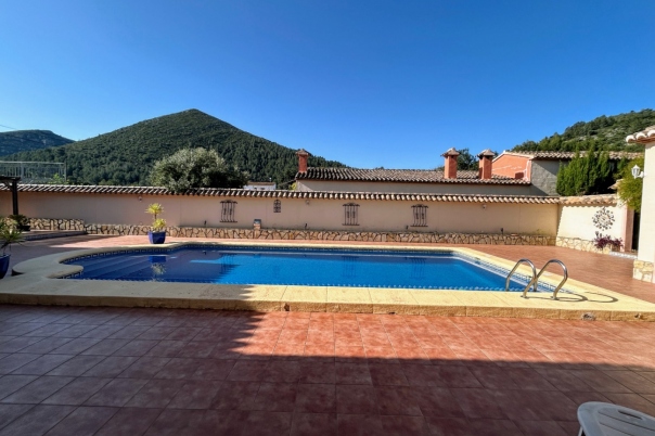 3 bed villa in Jalón