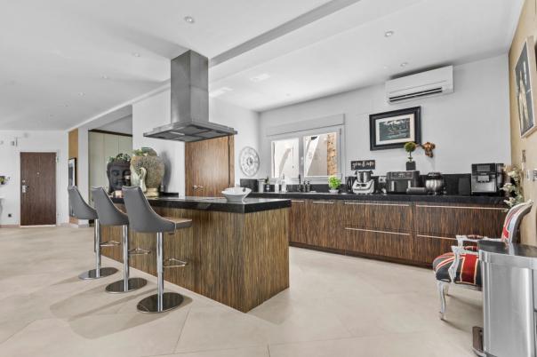 5 bed villas in Moraira