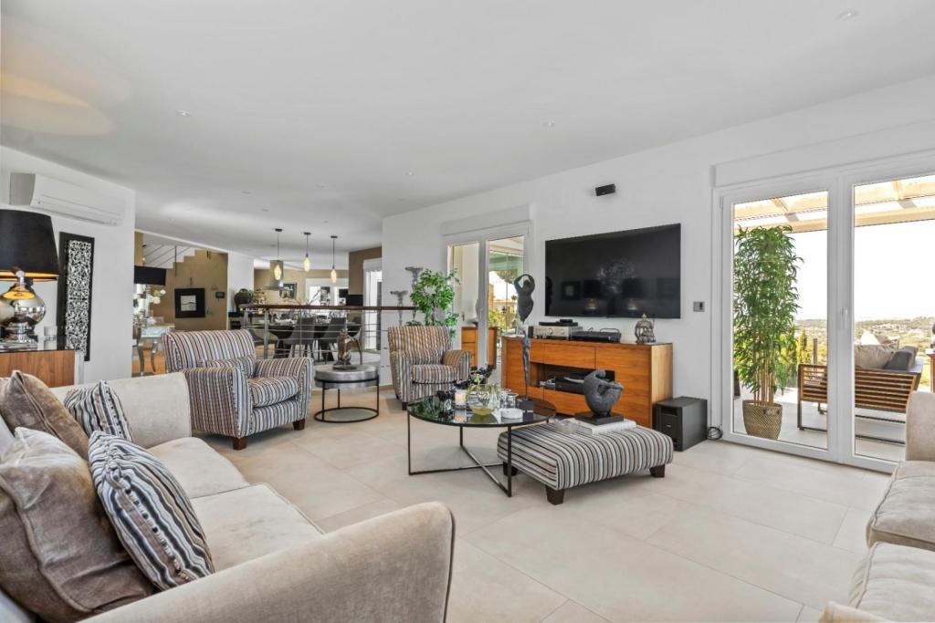 5 bed villas in Moraira