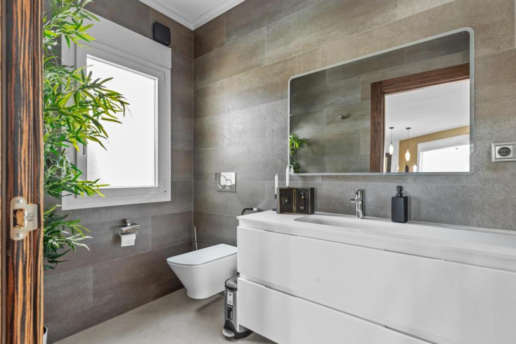 5 bed villas in Moraira