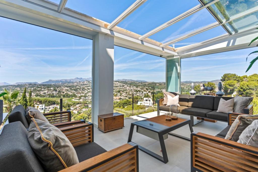 5 bed villas in Moraira