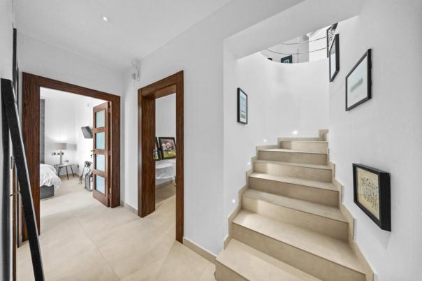 5 bed villas in Moraira