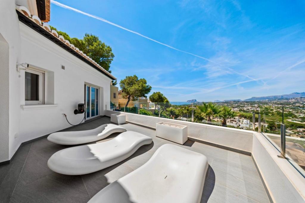 5 bed villas in Moraira