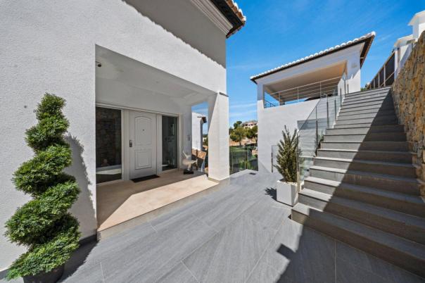5 bed villas in Moraira